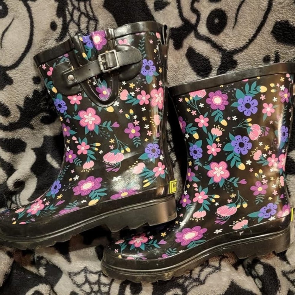 Flower wide calf rain boot women's size 9